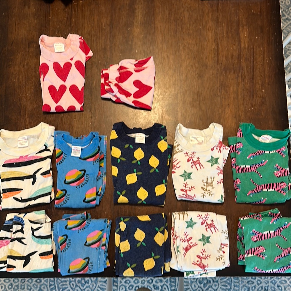 Lot of Hanna Andersson pajamas, size 5